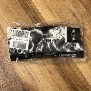 NWT Blk/Wht Patterned Sports Bra 32A